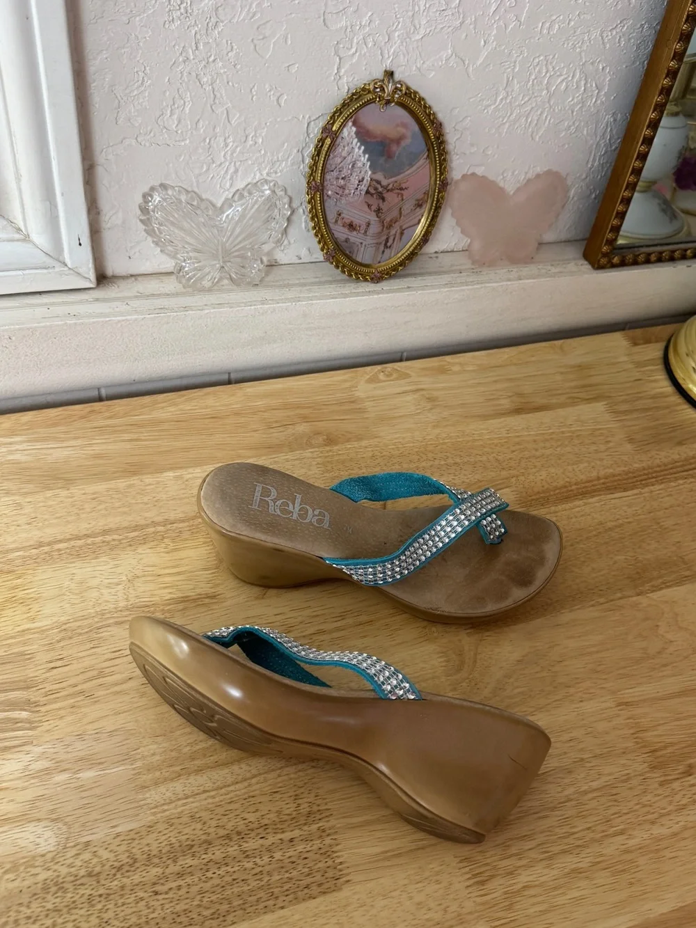 Cute Sparkly 2000’s Reba Y2K Turquoise Rhinestone Wedge Flip Flop Sandals Size 7